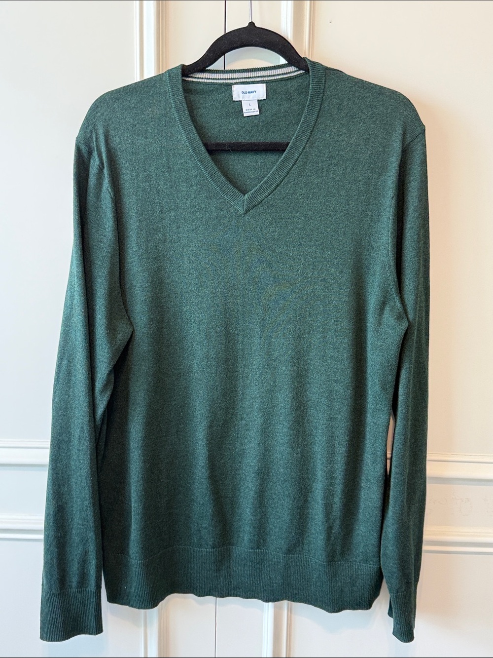 Old Navy Men's V-Neck Sweater in Green